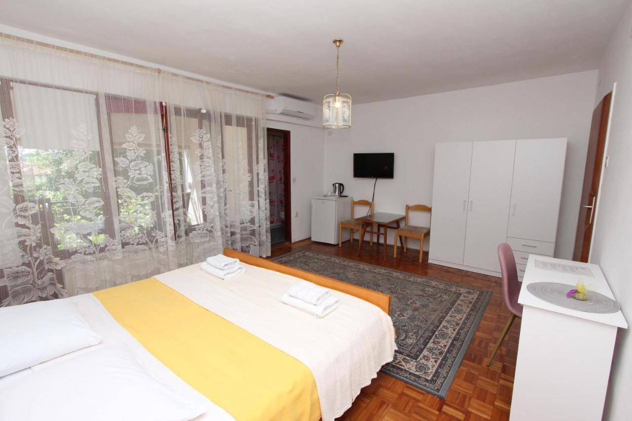 Rooms And Apartments Dino Ровинь Экстерьер фото
