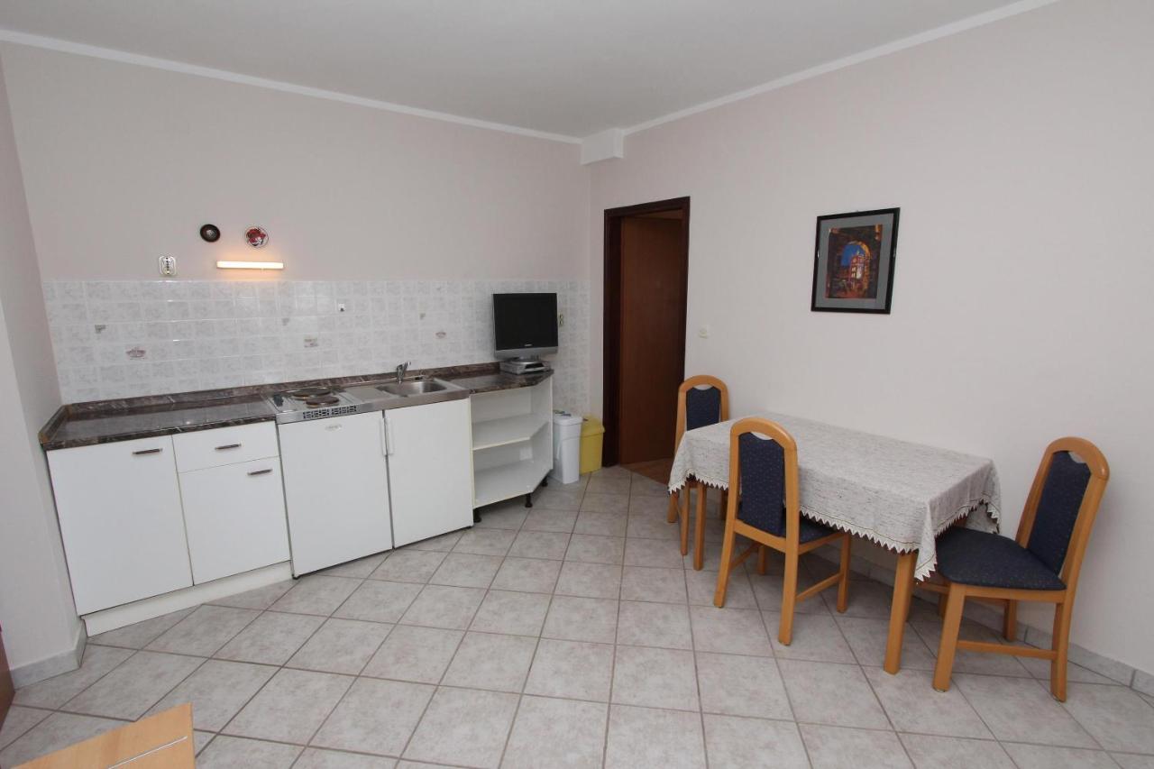 Rooms And Apartments Dino Ровинь Экстерьер фото
