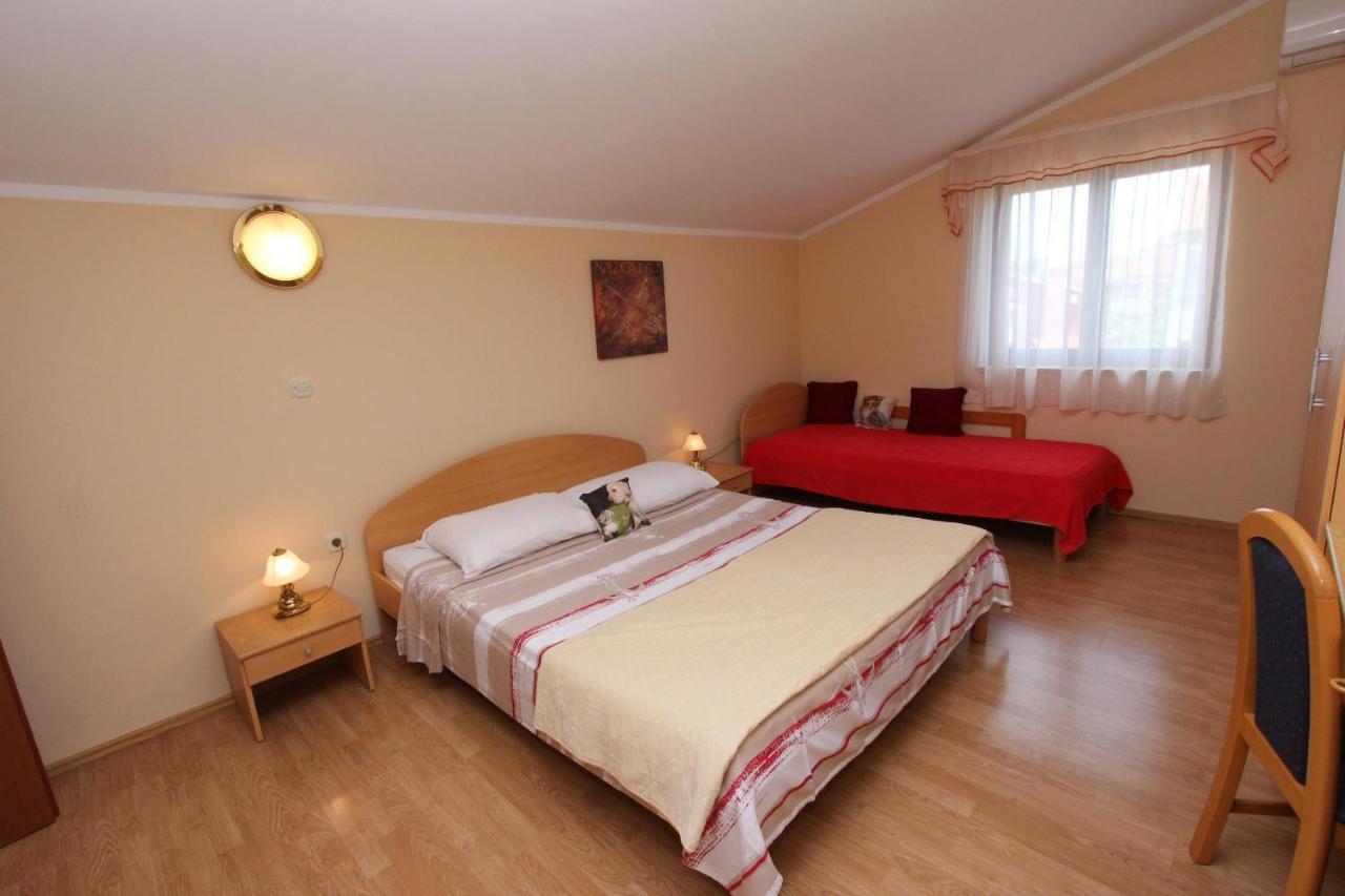 Rooms And Apartments Dino Ровинь Экстерьер фото