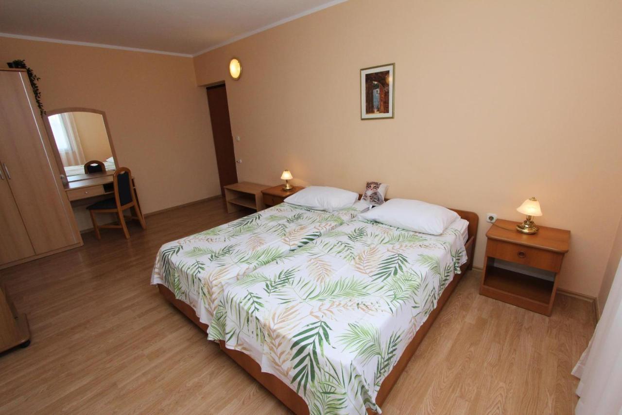 Rooms And Apartments Dino Ровинь Экстерьер фото