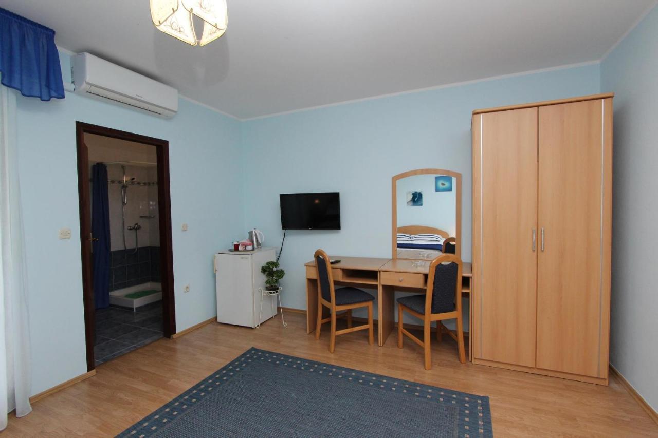 Rooms And Apartments Dino Ровинь Экстерьер фото