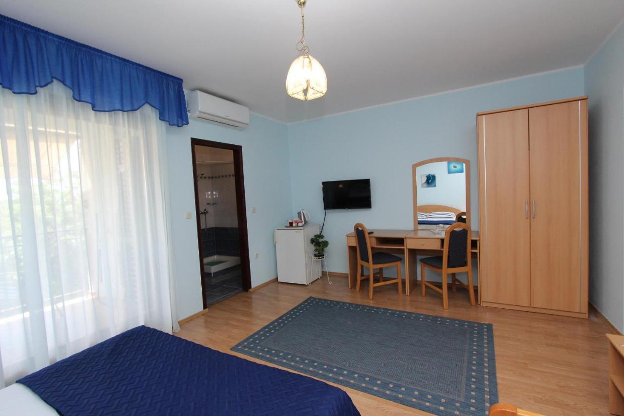 Rooms And Apartments Dino Ровинь Экстерьер фото